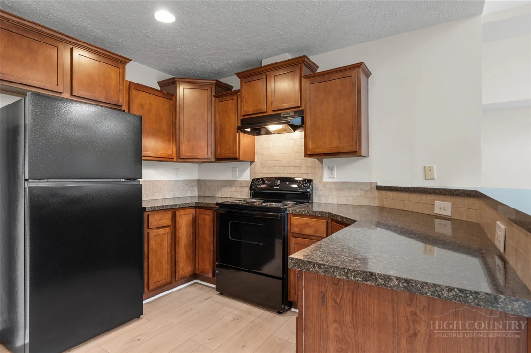 Image number 9 for the current listing