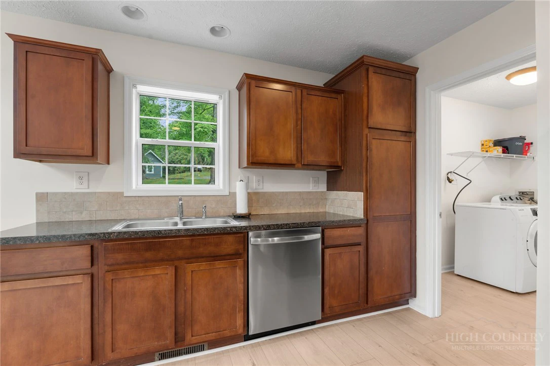 Image number 10 for the current listing