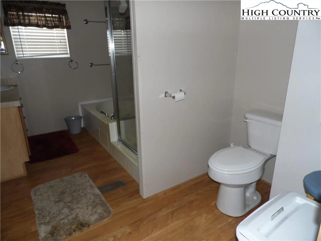 Image number 12 for the current listing