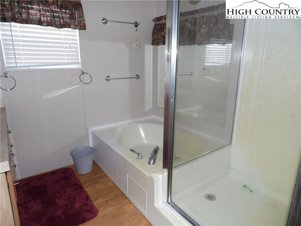 Image number 3 for the current listing