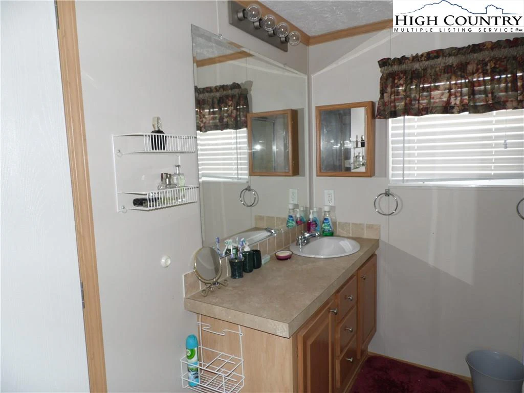 Image number 5 for the current listing
