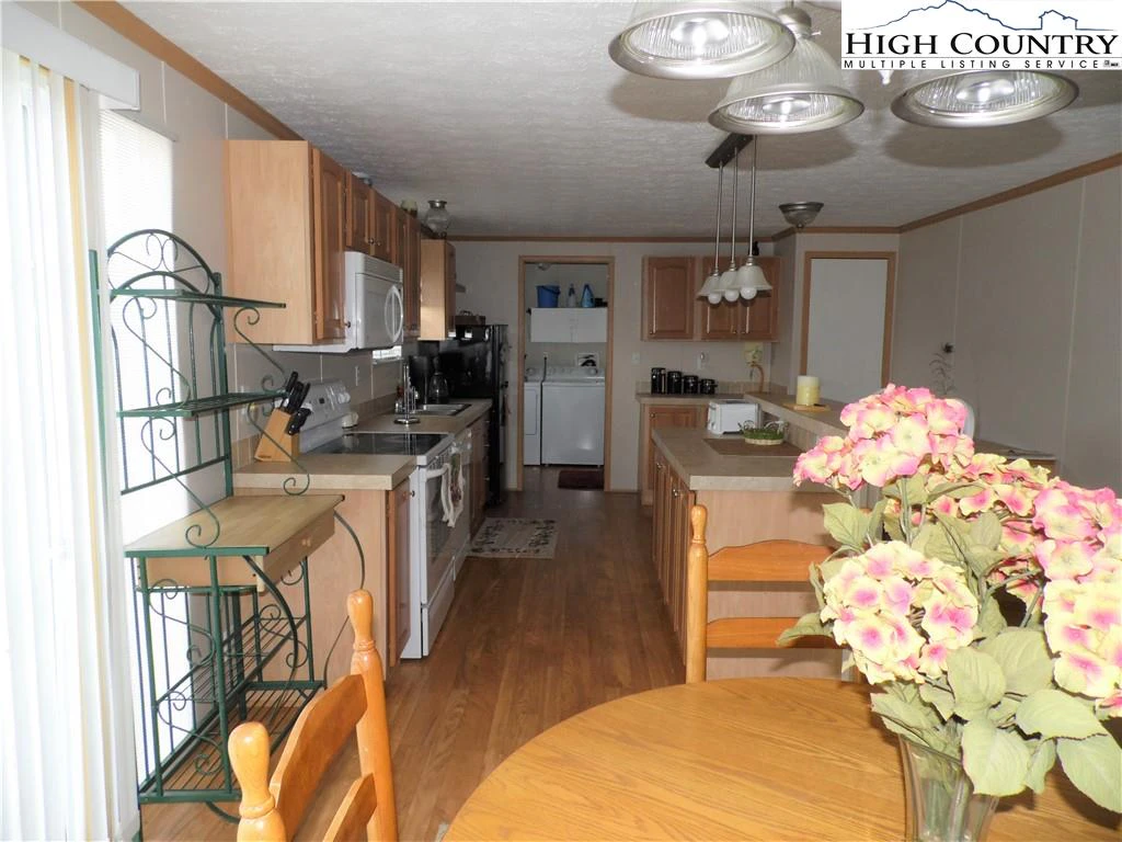 Image number 6 for the current listing