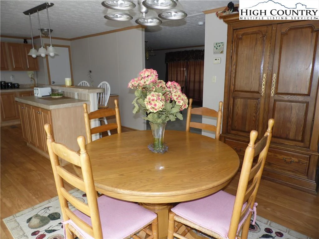 Image number 7 for the current listing