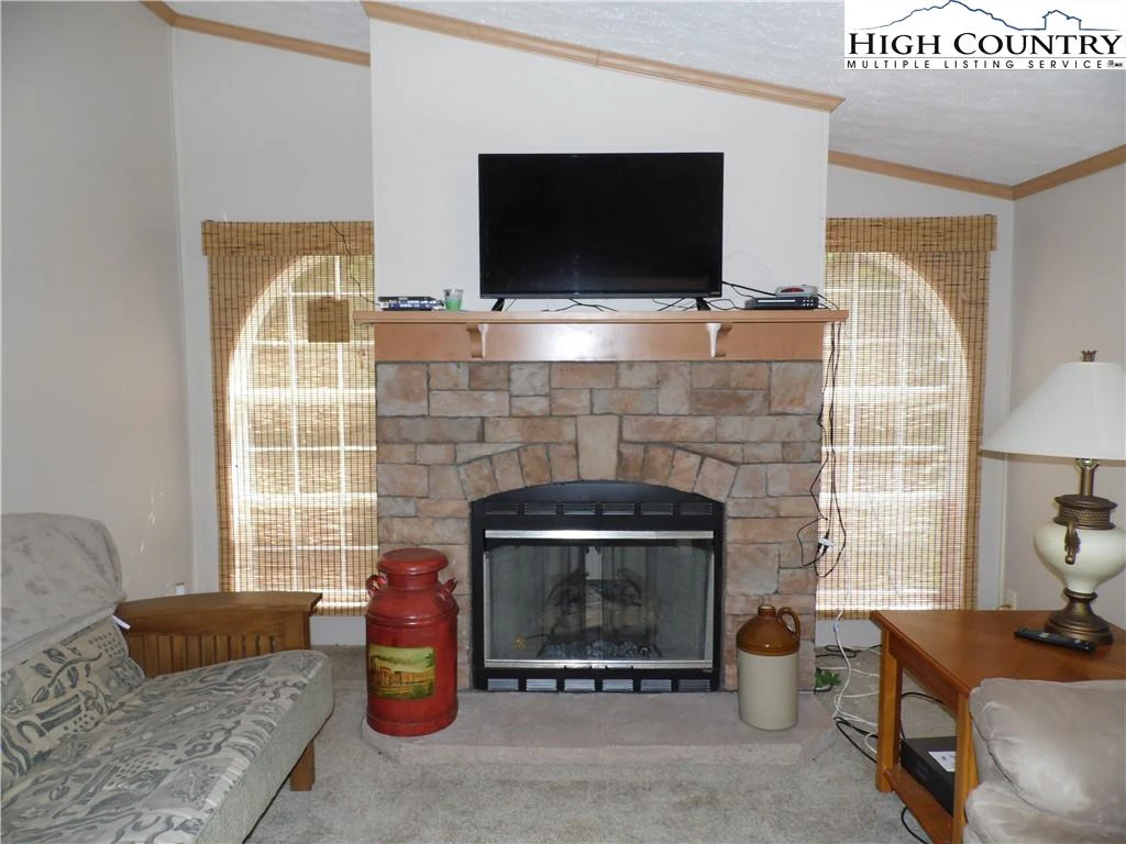 Image number 9 for the current listing