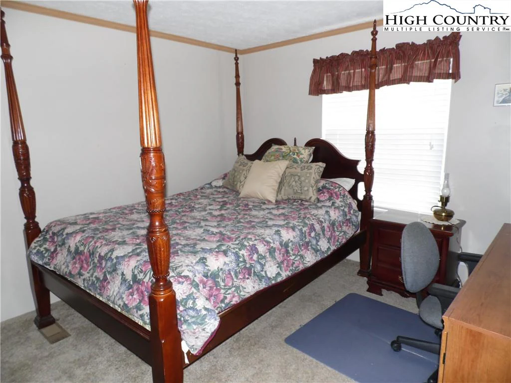 Image number 10 for the current listing