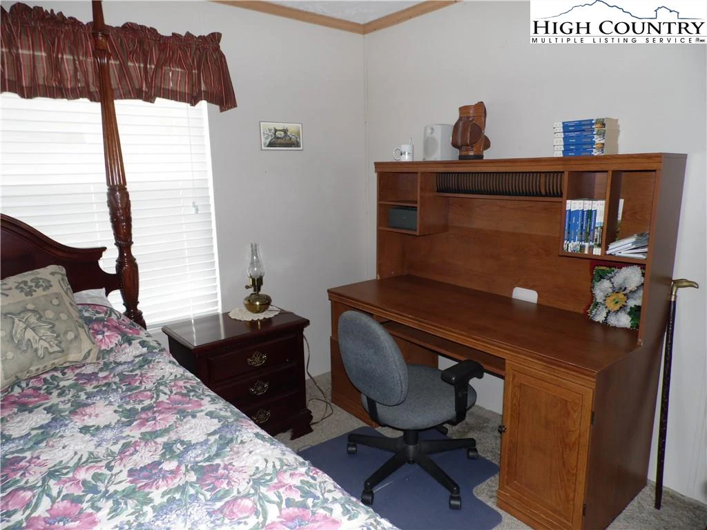 Image number 11 for the current listing
