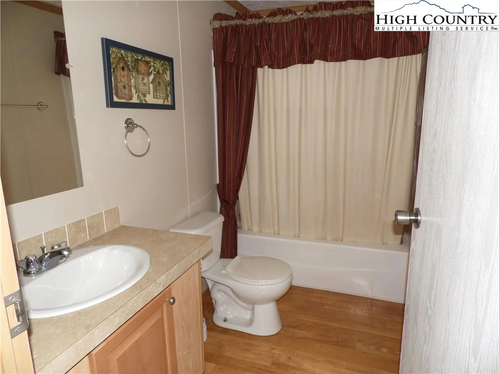Image number 2 for the current listing