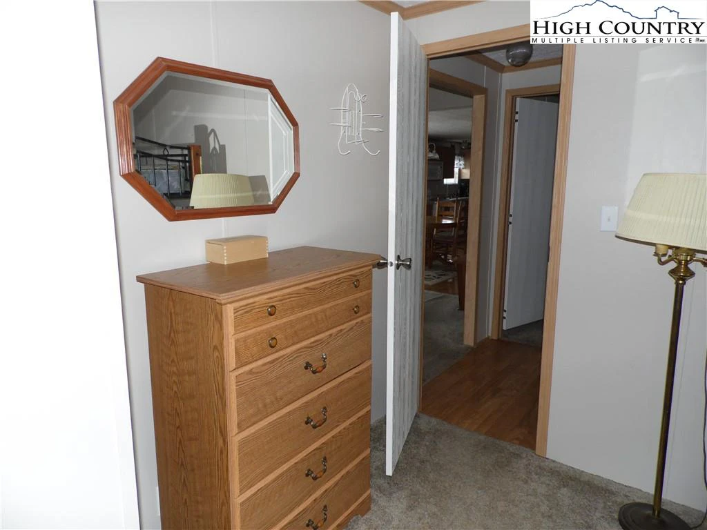 Image number 14 for the current listing