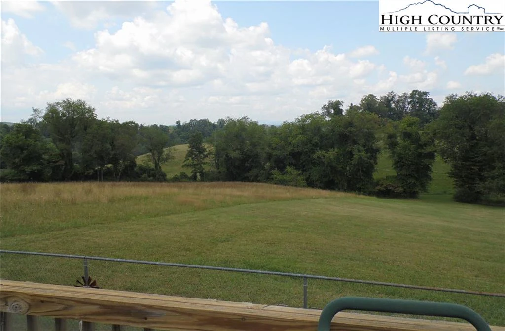 Image number 18 for the current listing
