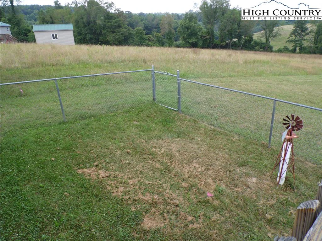 Image number 19 for the current listing