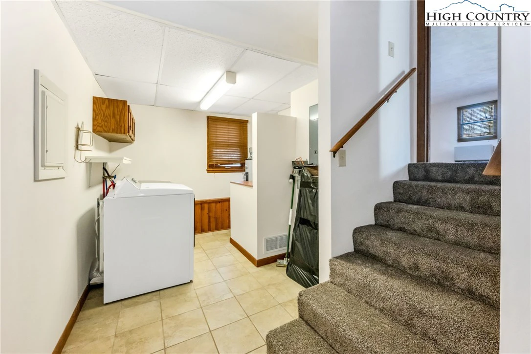 Image number 14 for the current listing