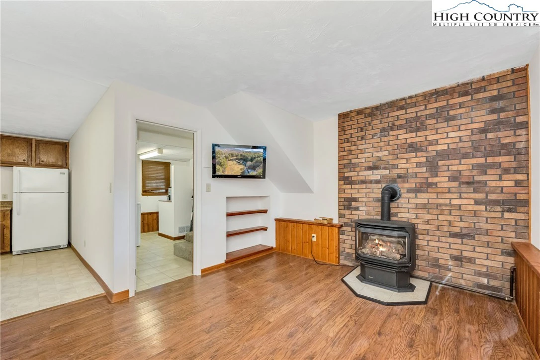 Image number 3 for the current listing