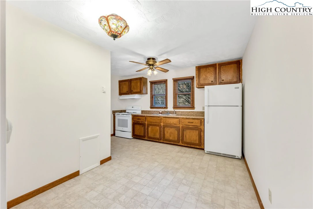 Image number 5 for the current listing