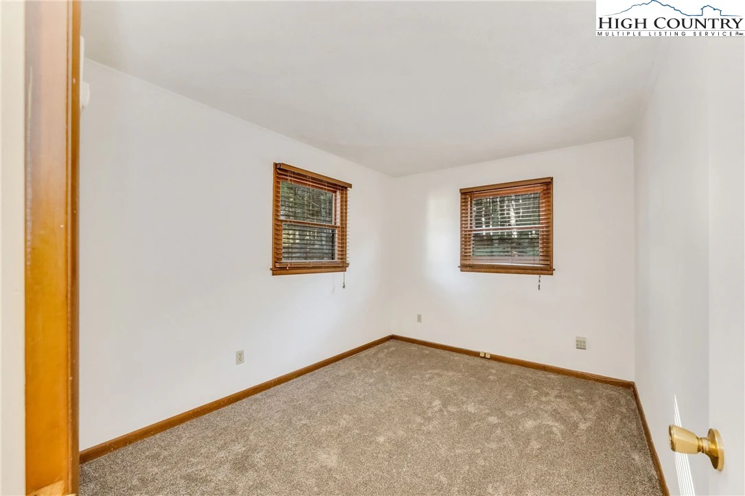 Image number 7 for the current listing