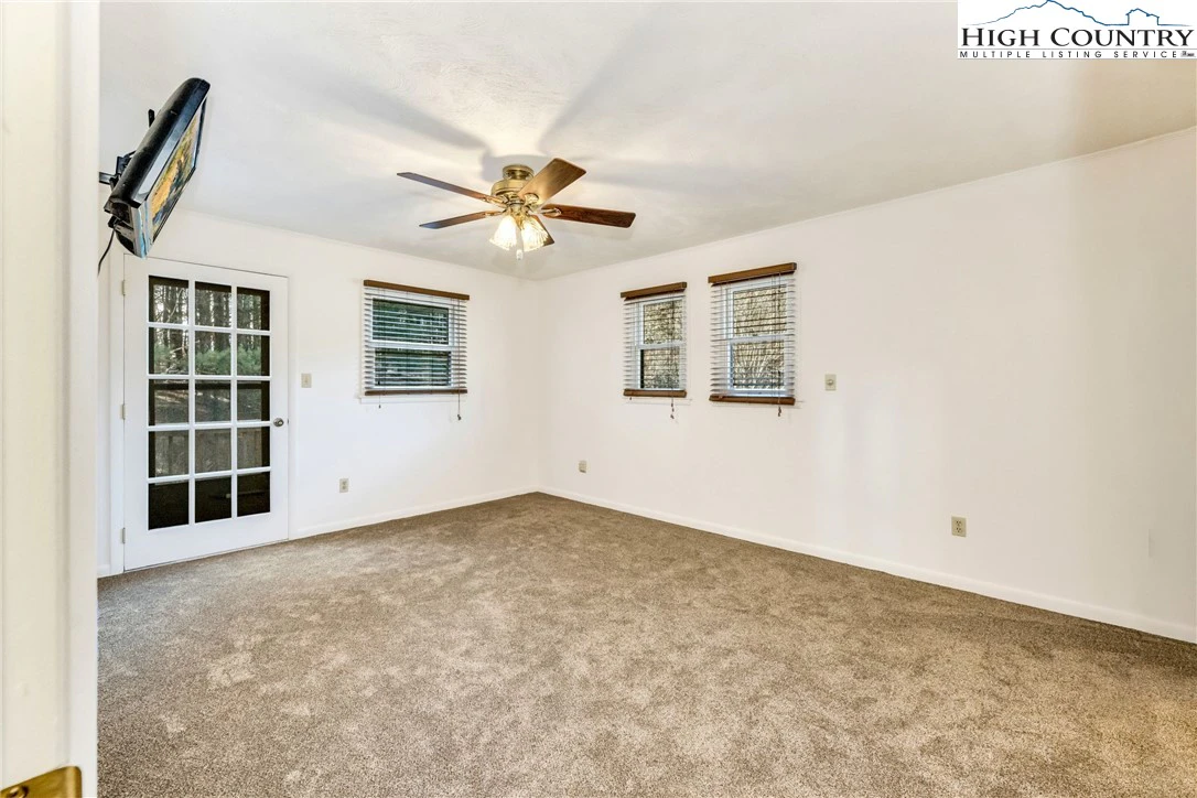 Image number 9 for the current listing