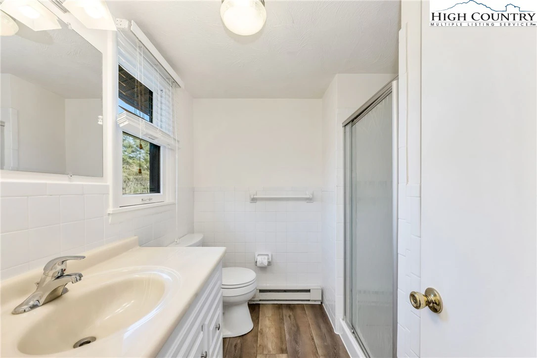 Image number 11 for the current listing