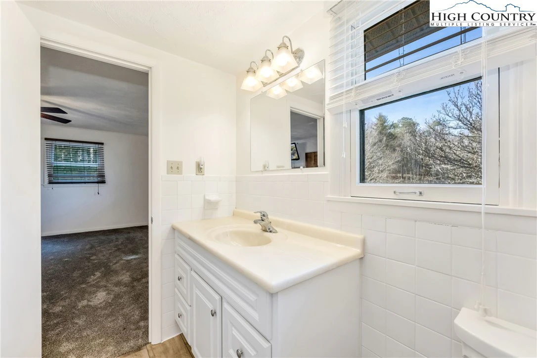 Image number 12 for the current listing