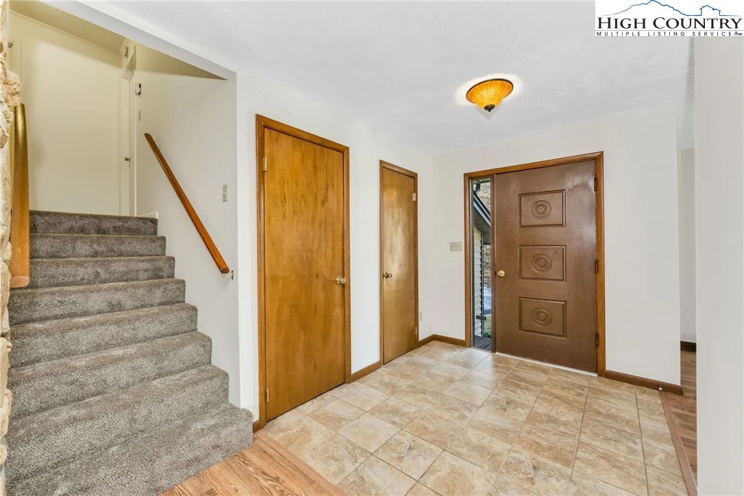 Image number 18 for the current listing