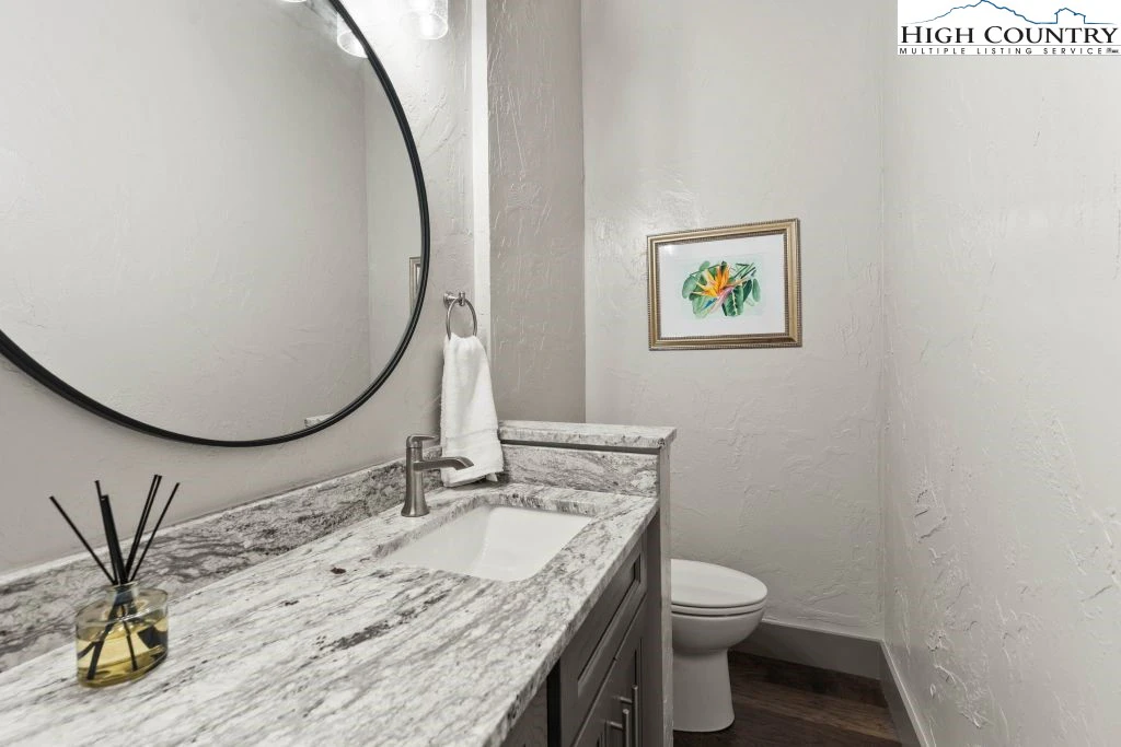 Image number 11 for the current listing