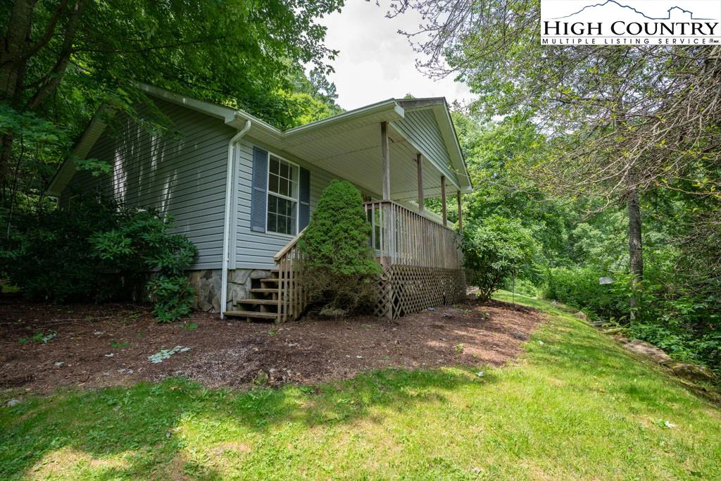 Image number 1 for the current listing