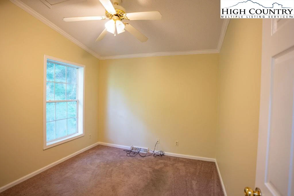 Image number 5 for the current listing