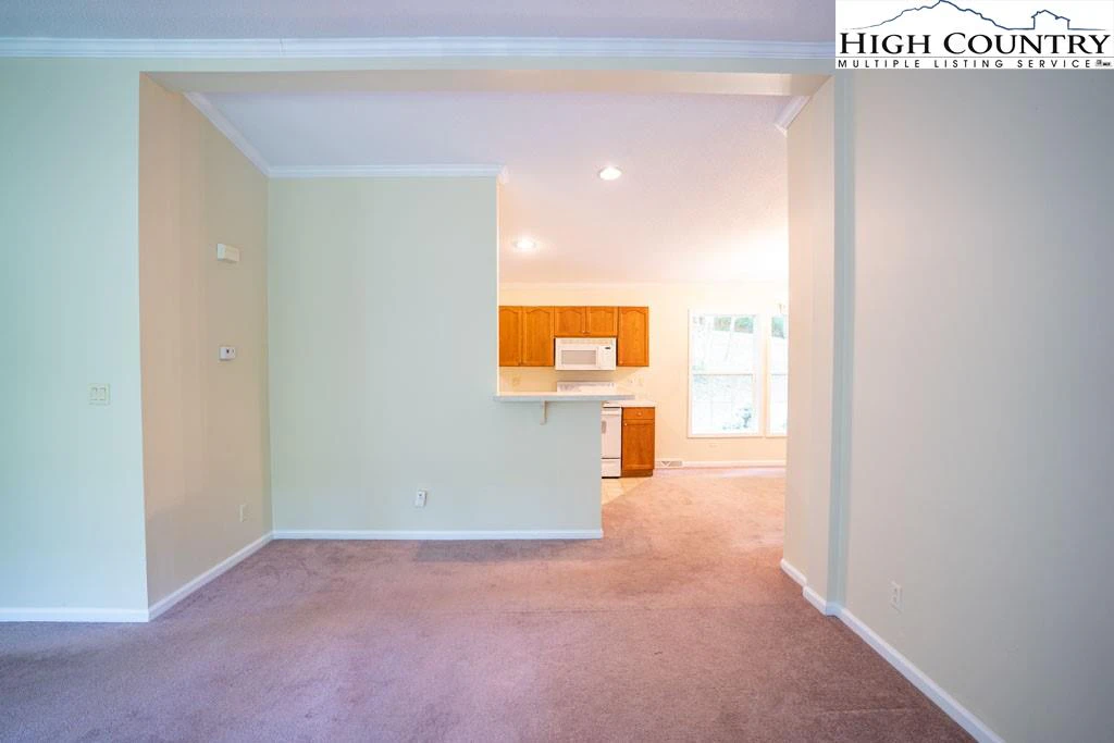 Image number 21 for the current listing