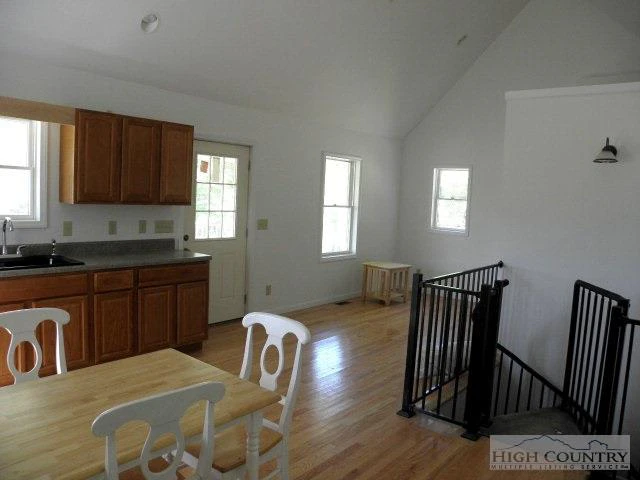 Image number 6 for the current listing