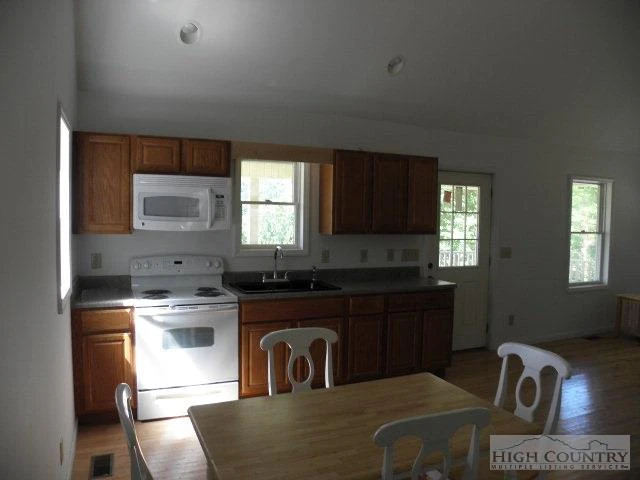 Image number 7 for the current listing