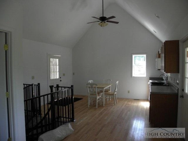 Image number 8 for the current listing