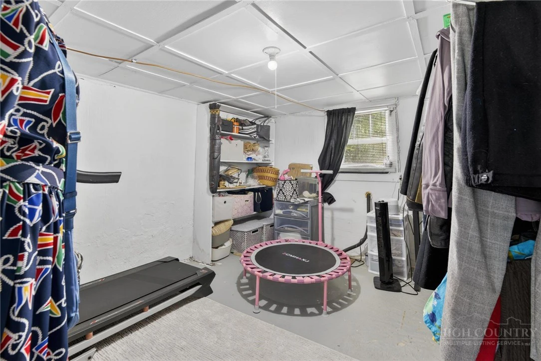 Image number 17 for the current listing