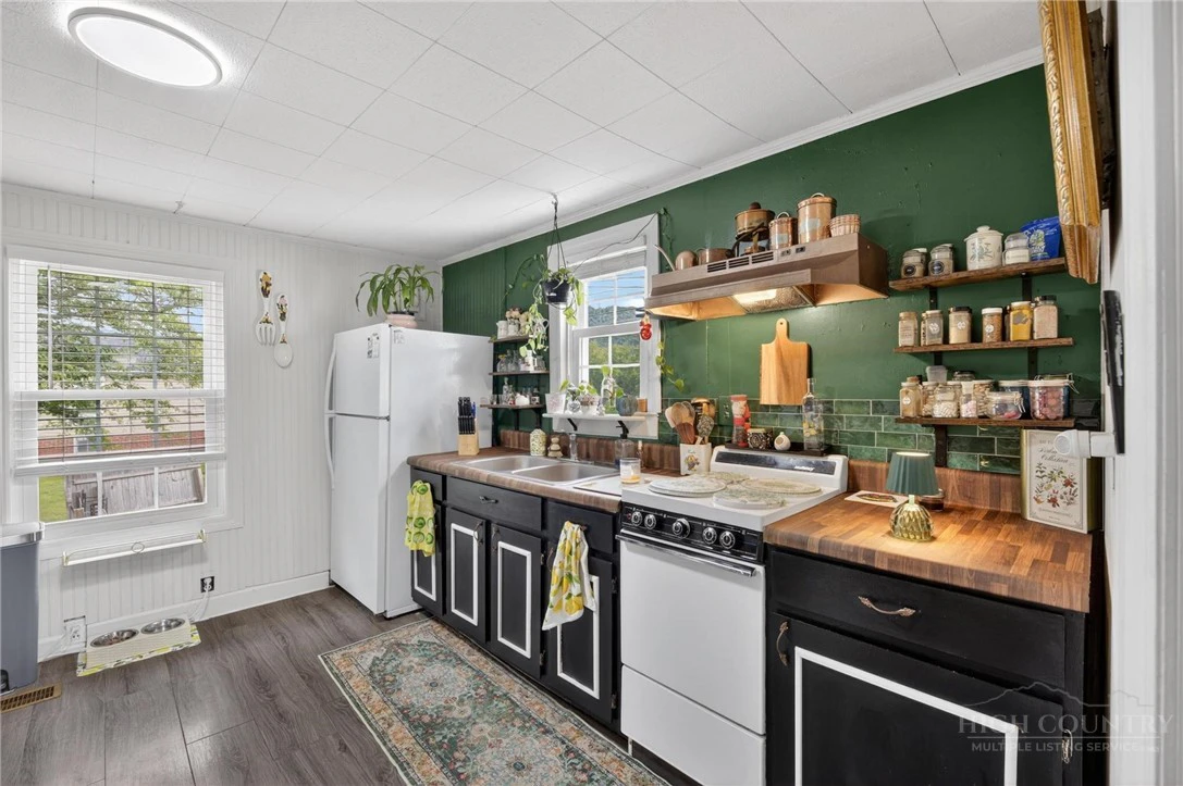 Image number 2 for the current listing