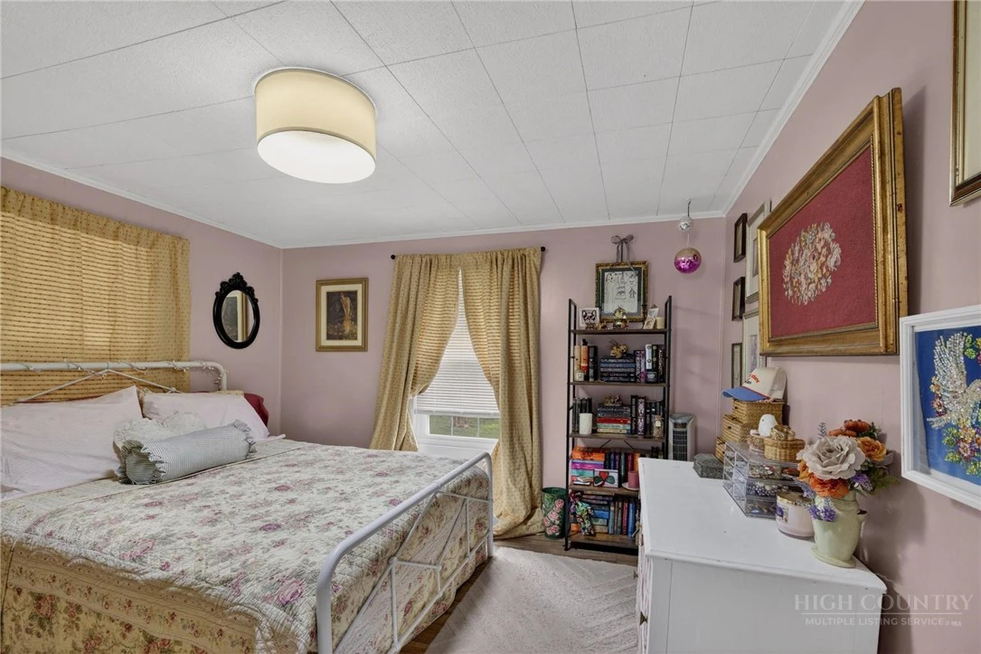 Image number 11 for the current listing