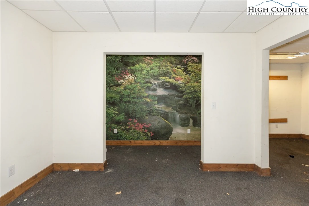 Image number 3 for the current listing