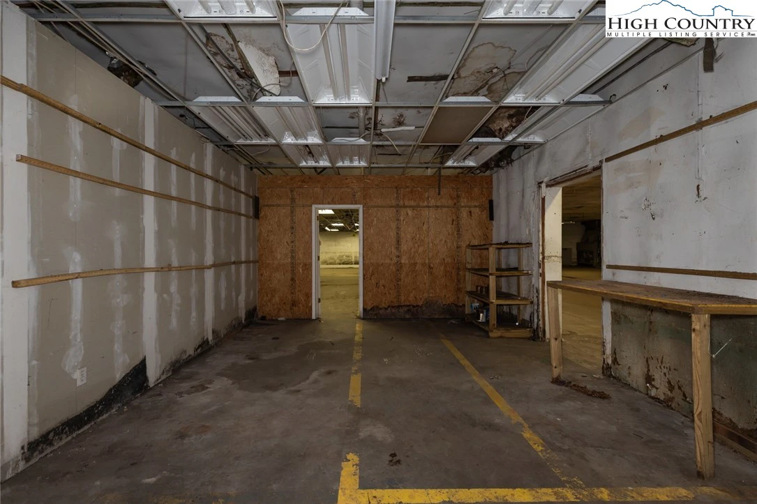 Image number 4 for the current listing