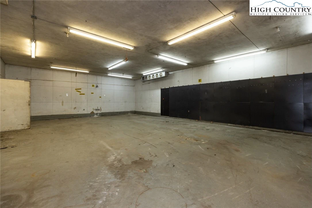 Image number 5 for the current listing