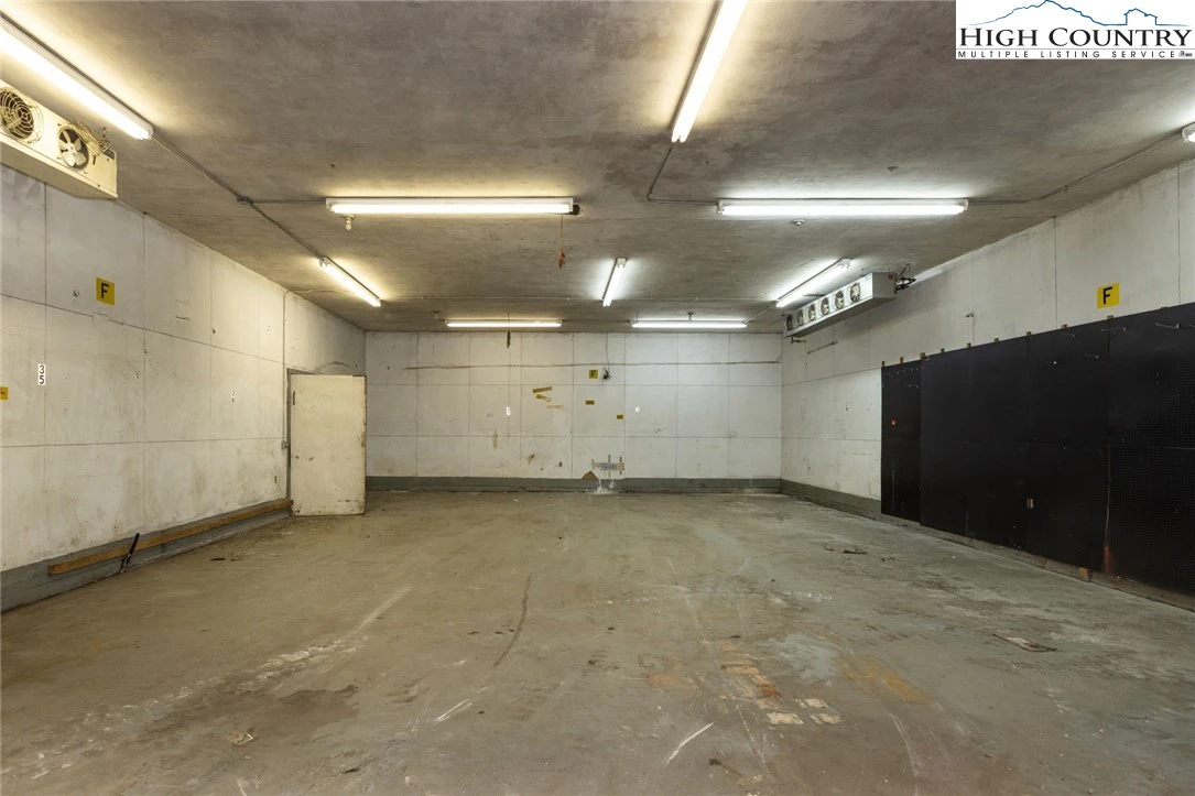 Image number 6 for the current listing