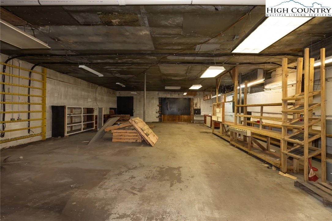 Image number 7 for the current listing