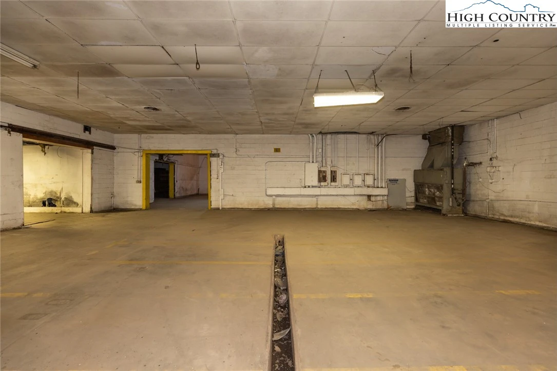 Image number 9 for the current listing