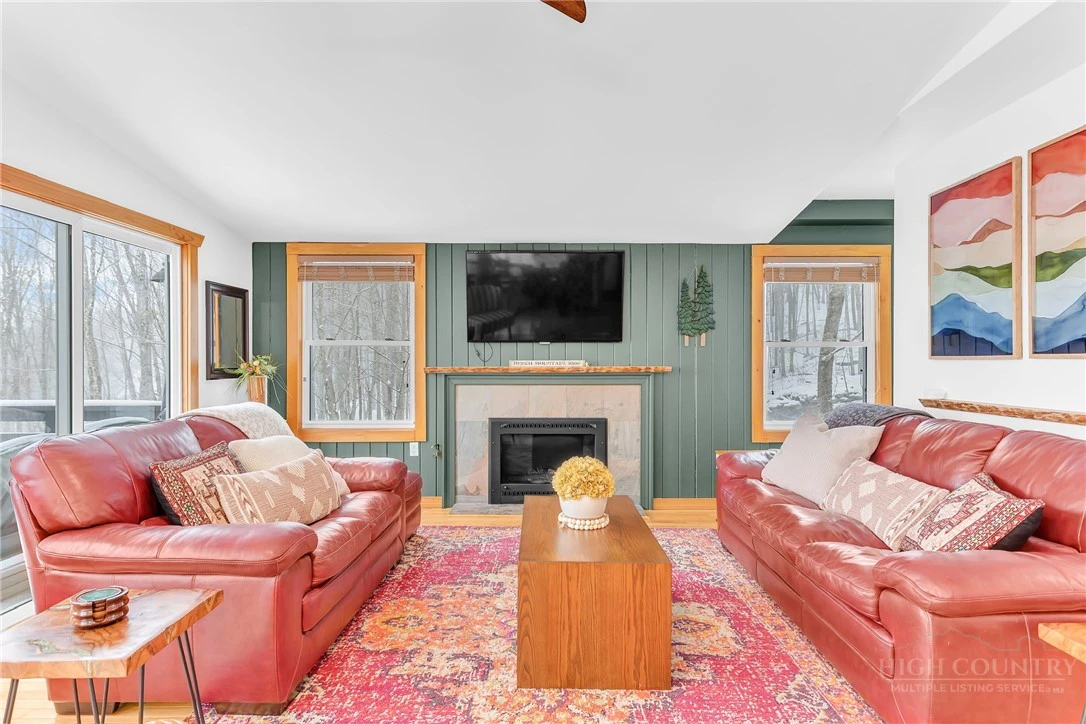 Image number 4 for the current listing