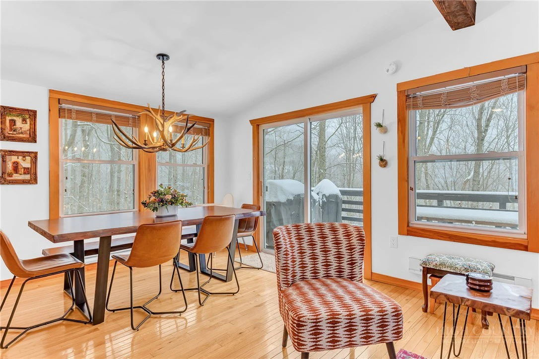 Image number 9 for the current listing