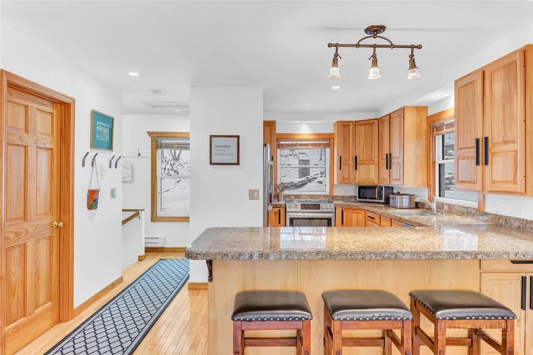 Image number 11 for the current listing