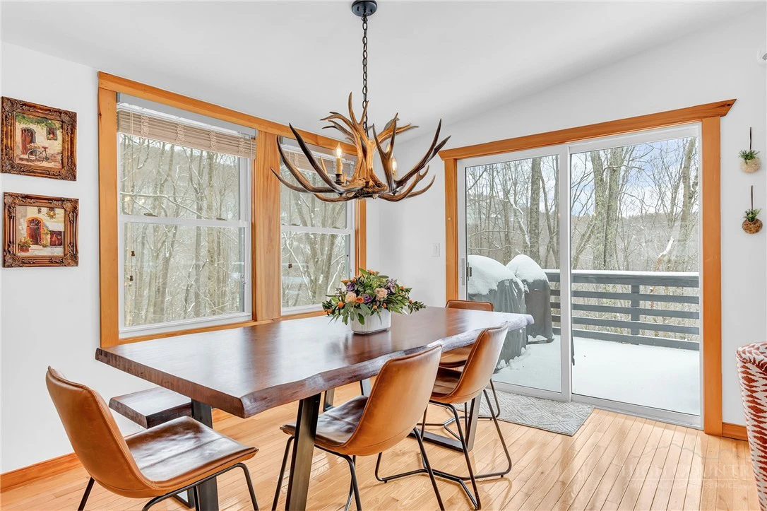 Image number 8 for the current listing