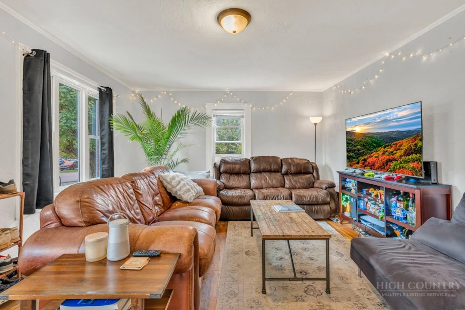 Image number 11 for the current listing