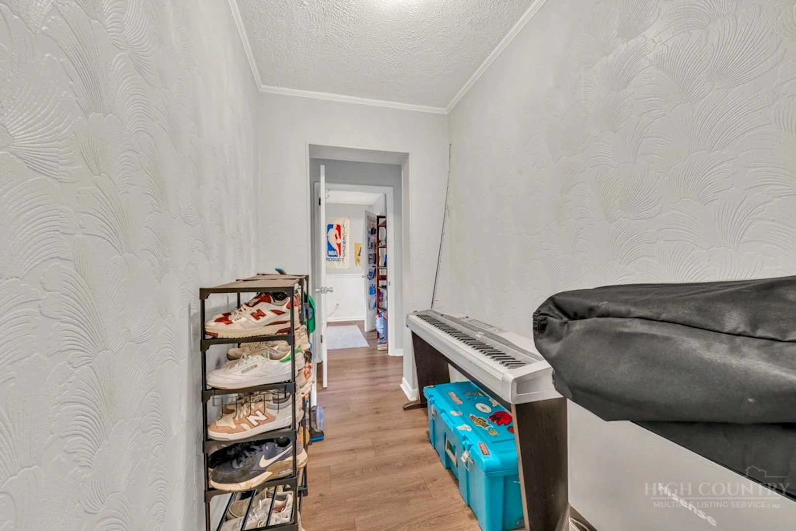Image number 18 for the current listing