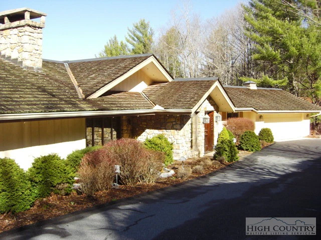 Image number 1 for the current listing
