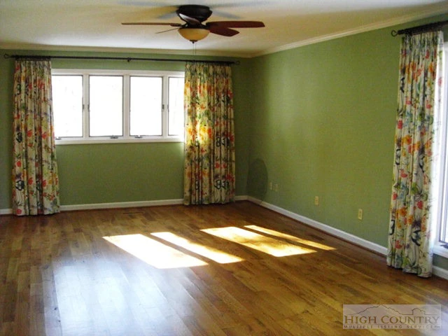 Image number 16 for the current listing