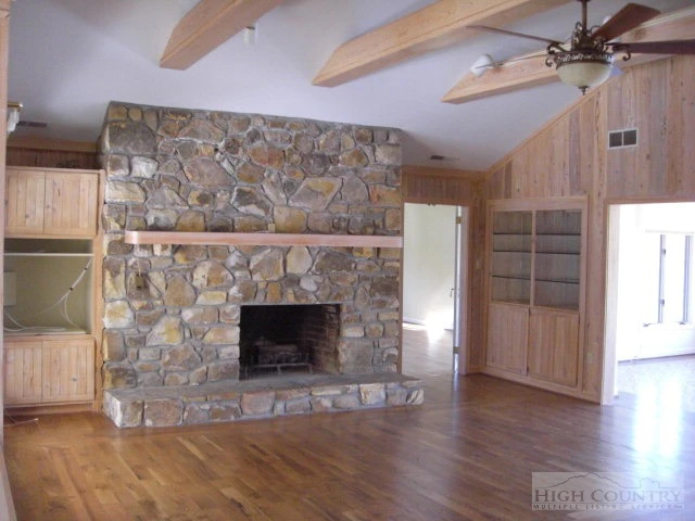 Image number 2 for the current listing