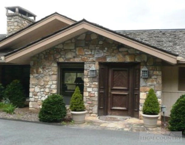 Image number 12 for the current listing
