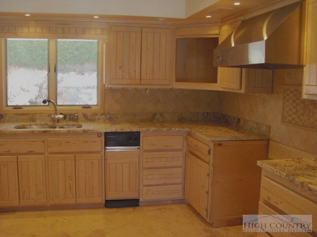 Image number 9 for the current listing