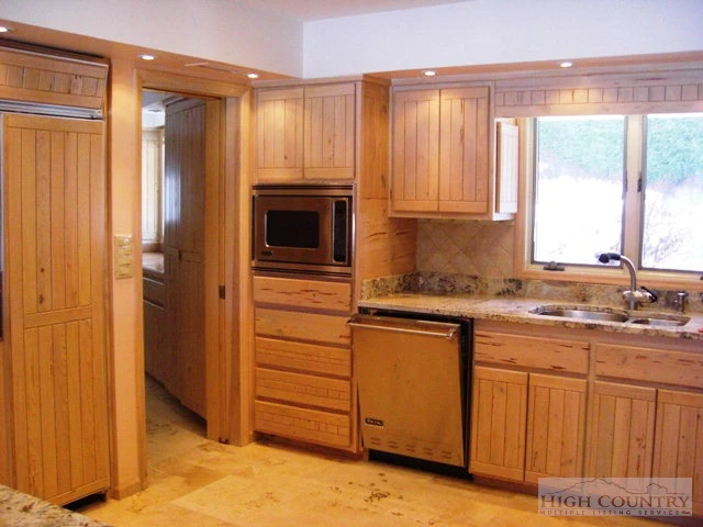 Image number 8 for the current listing
